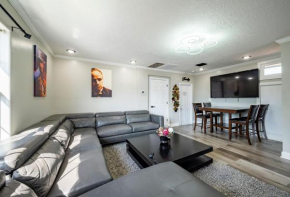 3BR HOME SLEEPS 8 DOWNTOWN Med CTR /pet/EV